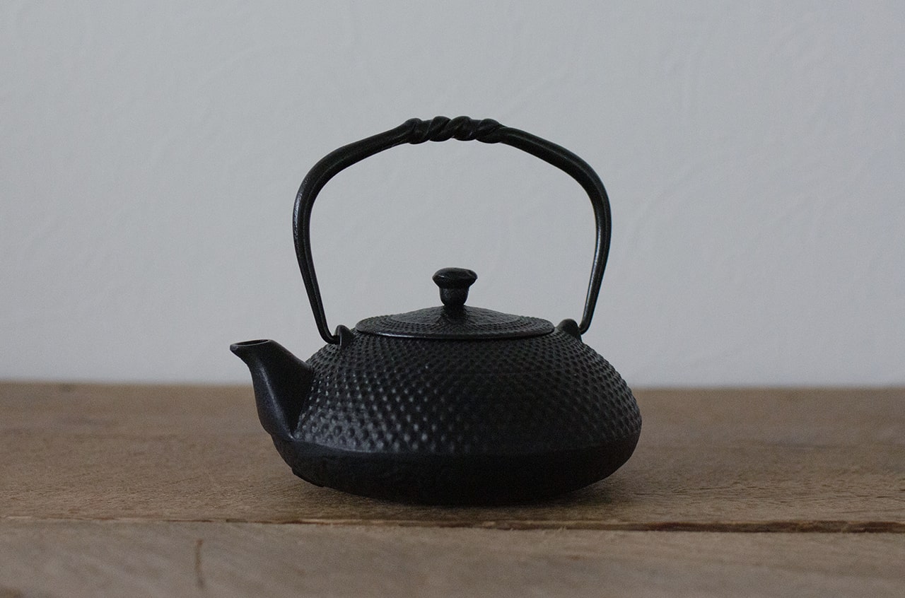 Nambu Tekki Cast Iron Kettle - Small Arare Pattern