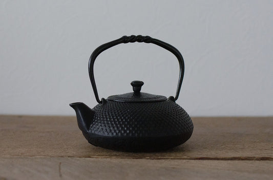 Nambu Tekki Cast Iron Kettle - Small Arare Pattern