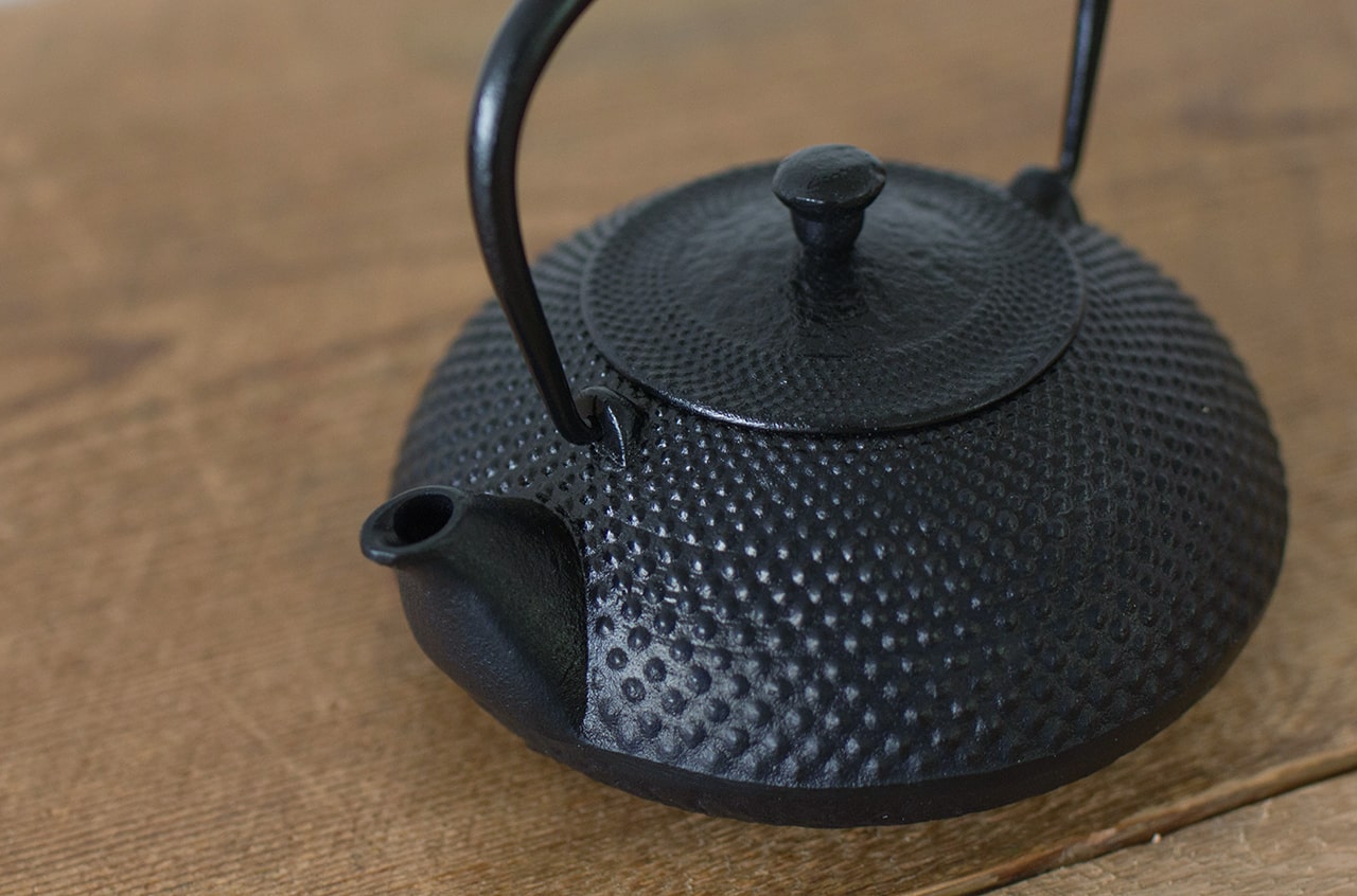 Nambu Tekki Cast Iron Kettle - Small Arare Pattern