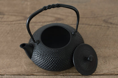 Nambu Tekki Cast Iron Kettle - Small Arare Pattern