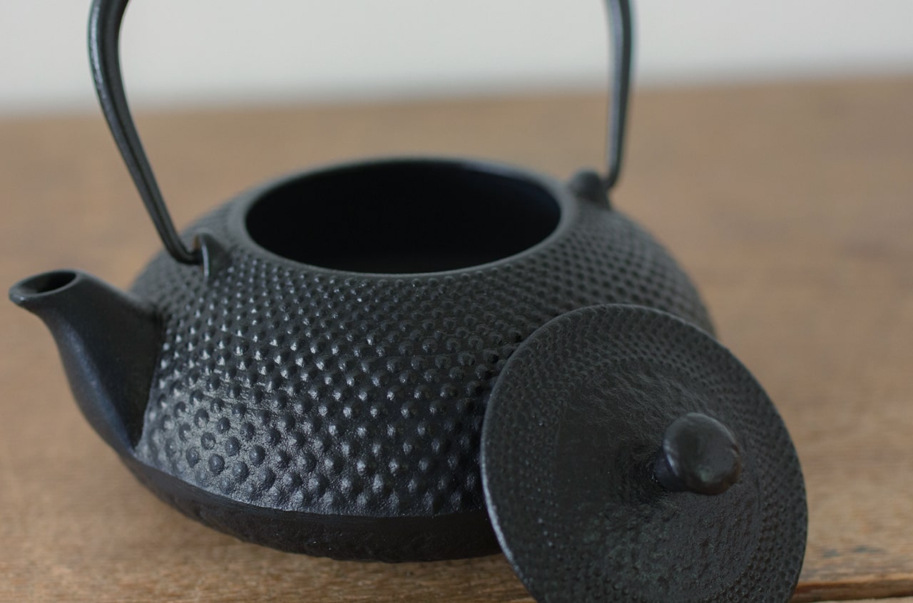 Nambu Tekki Cast Iron Kettle - Small Arare Pattern