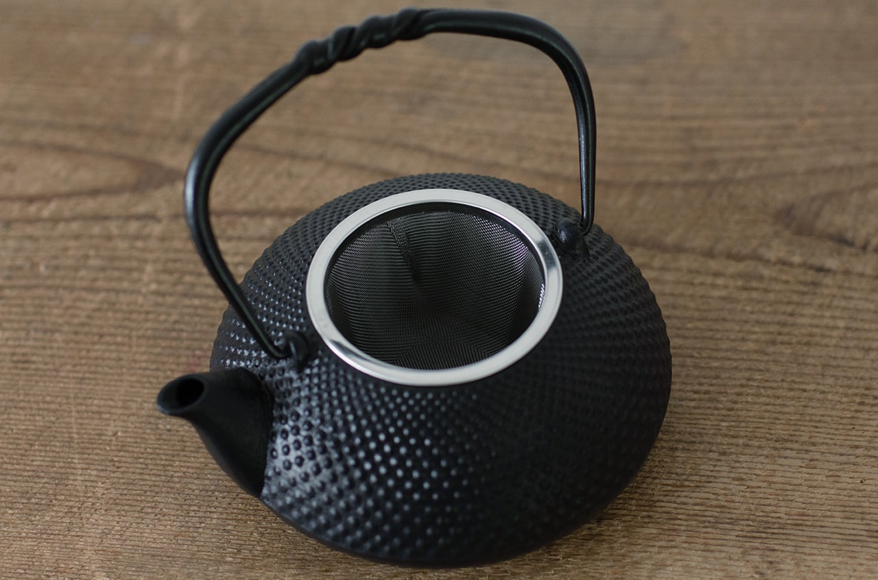 Nambu Tekki Cast Iron Kettle - Small Arare Pattern