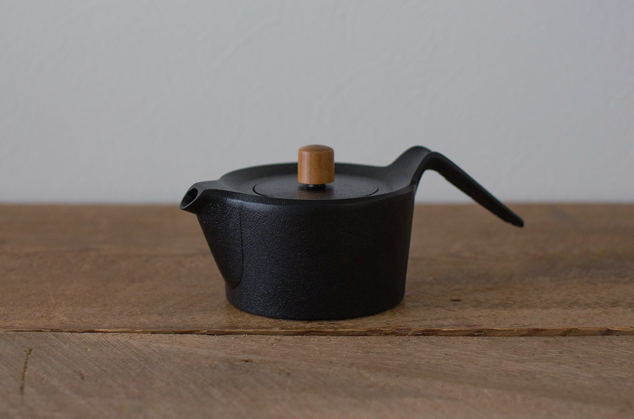 Nambu Tekki Cast Iron Swallow Pot (with Handle Grip)