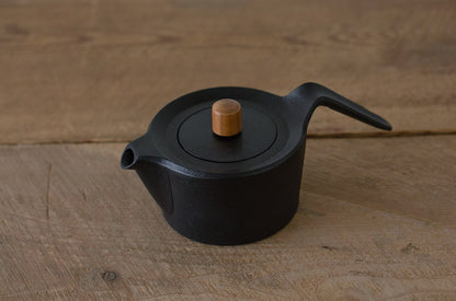 Nambu Tekki Cast Iron Swallow Pot (with Handle Grip)