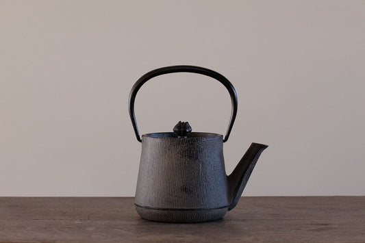 Nambu Tekki Cast Iron Kettle - Wood Grain Design