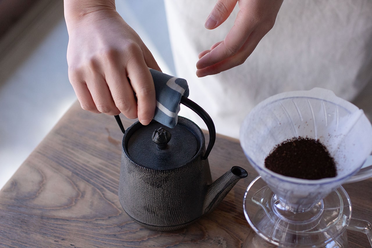 Nambu Tekki Cast Iron Kettle - Wood Grain Design